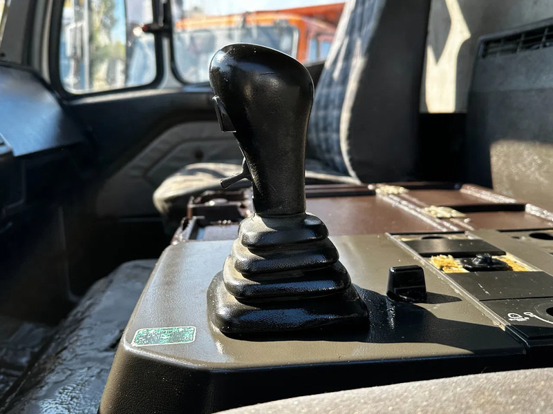 Billenőplatós teherautó Mercedes-Benz SK 1733 V6 4X2 Tipper Spring/Spring EPS Manual Gearbox: 14 kép. Billenőplatós teherautó Mercedes-Benz SK 1733 V6 4X2 Tipper Spring/Spring EPS Manual Gearbox: 14 kép.