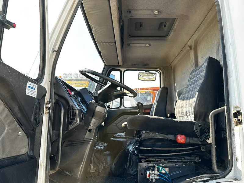 Billenőplatós teherautó Mercedes-Benz SK 1733 V6 4X2 Tipper Spring/Spring EPS Manual Gearbox: 13 kép. Billenőplatós teherautó Mercedes-Benz SK 1733 V6 4X2 Tipper Spring/Spring EPS Manual Gearbox: 13 kép.