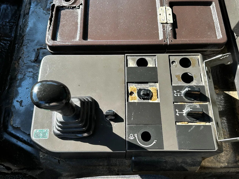 Billenőplatós teherautó Mercedes-Benz SK 1733 V6 4X2 Tipper Spring/Spring EPS Manual Gearbox: 15 kép. Billenőplatós teherautó Mercedes-Benz SK 1733 V6 4X2 Tipper Spring/Spring EPS Manual Gearbox: 15 kép.