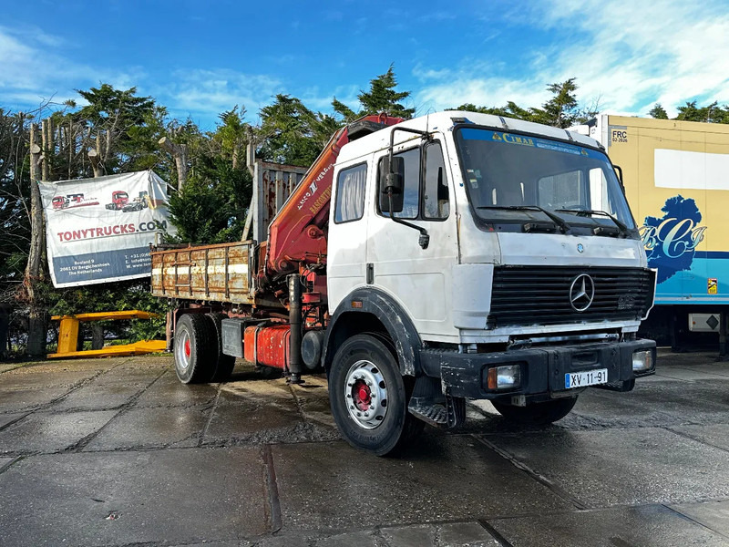 Mercedes-Benz SK 1935 V8 4X2 Tipper Spring/Spring AMCO V825 9T Crane - Billenőplatós teherautó, Darus autó: 1 kép. Mercedes-Benz SK 1935 V8 4X2 Tipper Spring/Spring AMCO V825 9T Crane - Billenőplatós teherautó, Darus autó: 1 kép.