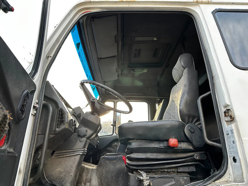 Mercedes-Benz SK 1935 V8 4X2 Tipper Spring/Spring AMCO V825 9T Crane - Billenőplatós teherautó, Darus autó: 5 kép. Mercedes-Benz SK 1935 V8 4X2 Tipper Spring/Spring AMCO V825 9T Crane - Billenőplatós teherautó, Darus autó: 5 kép.