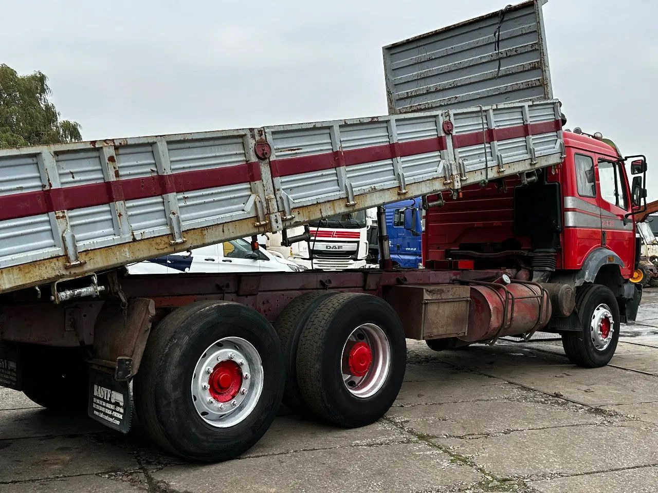 Mercedes-Benz SK 2435 V8 6X2 Tipper EPS Manual Gearbox Mercedes-Benz SK 2435 V8 6X2 Tipper EPS Manual Gearbox - Billenőplatós teherautó: 4 kép. Mercedes-Benz SK 2435 V8 6X2 Tipper EPS Manual Gearbox Mercedes-Benz SK 2435 V8 6X2 Tipper EPS Manual Gearbox - Billenőplatós teherautó: 4 kép.
