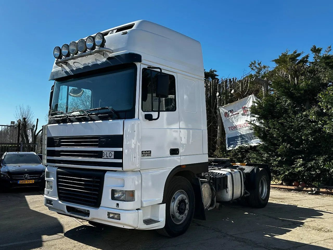 DAF XF 95.480 4X2 Tractor-unit Spring/Air ZF Manual - Nyergesvontató: 2 kép. DAF XF 95.480 4X2 Tractor-unit Spring/Air ZF Manual - Nyergesvontató: 2 kép.