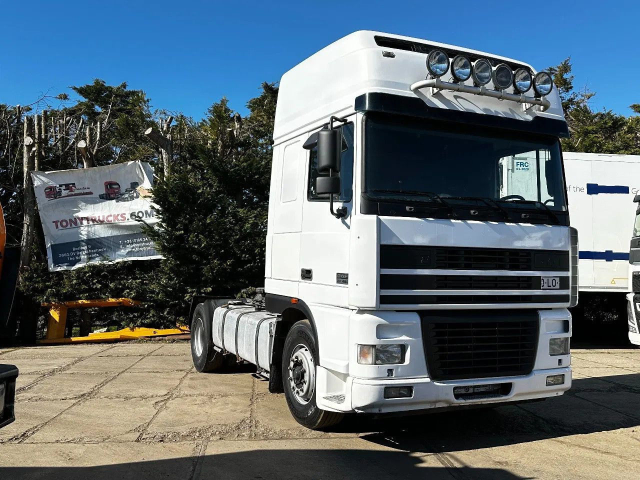 DAF XF 95.480 4X2 Tractor-unit Spring/Air ZF Manual - Nyergesvontató: 1 kép. DAF XF 95.480 4X2 Tractor-unit Spring/Air ZF Manual - Nyergesvontató: 1 kép.