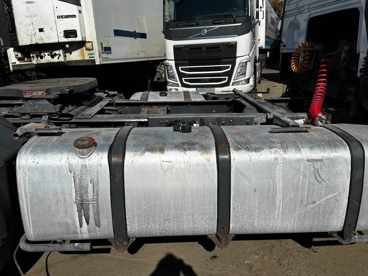 DAF XF 95.480 4X2 Tractor-unit Spring/Air ZF Manual - Nyergesvontató: 5 kép. DAF XF 95.480 4X2 Tractor-unit Spring/Air ZF Manual - Nyergesvontató: 5 kép.