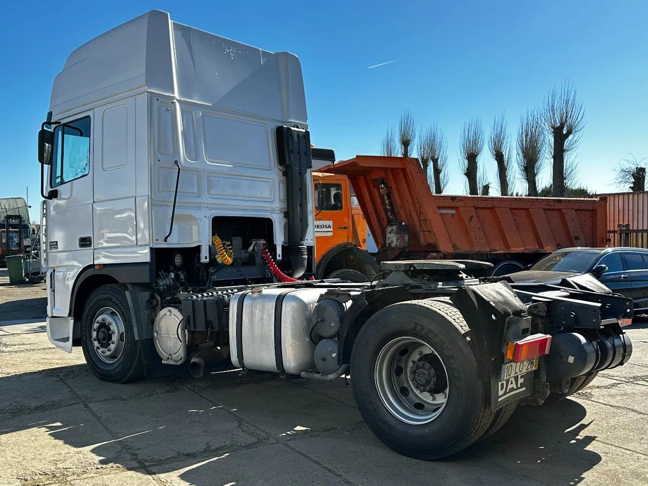 DAF XF 95.480 4X2 Tractor-unit Spring/Air ZF Manual - Nyergesvontató: 3 kép. DAF XF 95.480 4X2 Tractor-unit Spring/Air ZF Manual - Nyergesvontató: 3 kép.