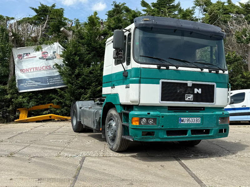 MAN 19.403 4X2 Tractor-unit Spring/Air ZF Manual Gear Low cabine - Nyergesvontató: 1 kép. MAN 19.403 4X2 Tractor-unit Spring/Air ZF Manual Gear Low cabine - Nyergesvontató: 1 kép.