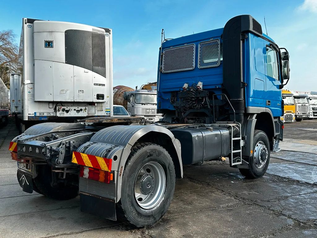 Mercedes-Benz Actros 2041 4X4 Tractor-Unit Spring/Spring Manua - Nyergesvontató: 4 kép. Mercedes-Benz Actros 2041 4X4 Tractor-Unit Spring/Spring Manua - Nyergesvontató: 4 kép.