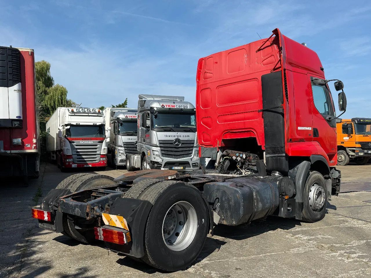 Renault Premium 400 4X2 Tractor-unit Spring/Air ZF Manua - Nyergesvontató: 5 kép. Renault Premium 400 4X2 Tractor-unit Spring/Air ZF Manua - Nyergesvontató: 5 kép.