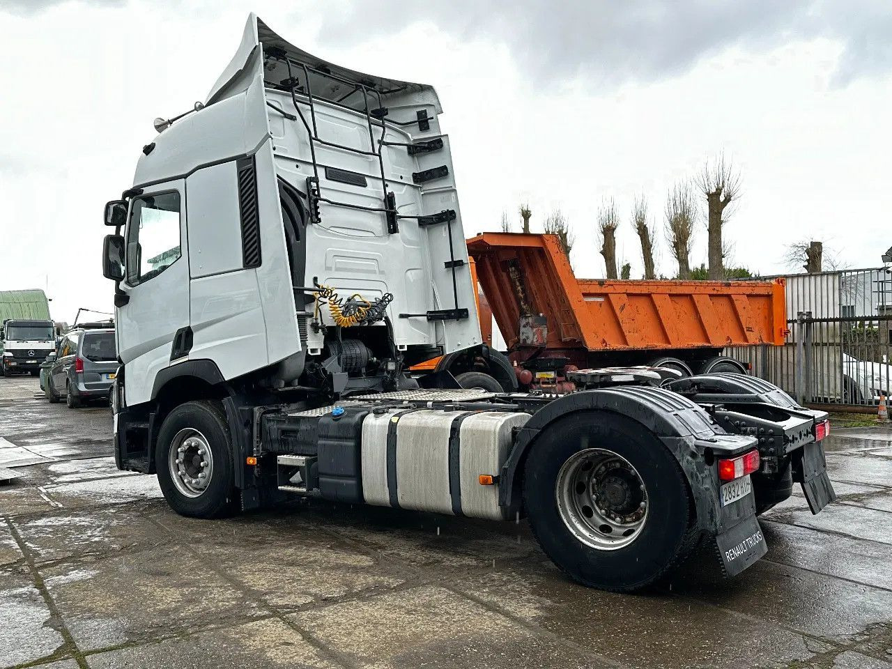 Renault T460 4X2 Tractor-unit Spring/Air Retarder D11 En - Nyergesvontató: 3 kép. Renault T460 4X2 Tractor-unit Spring/Air Retarder D11 En - Nyergesvontató: 3 kép.
