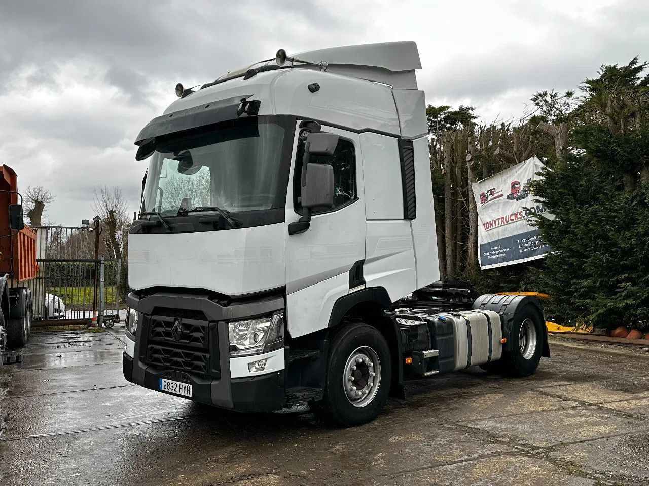 Renault T460 4X2 Tractor-unit Spring/Air Retarder D11 En - Nyergesvontató: 2 kép. Renault T460 4X2 Tractor-unit Spring/Air Retarder D11 En - Nyergesvontató: 2 kép.