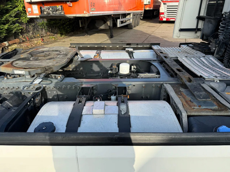 Volvo FH 13.460 4X2 Tractor-unit Spring/Air Retarder PROD2017 HB - Nyergesvontató: 5 kép. Volvo FH 13.460 4X2 Tractor-unit Spring/Air Retarder PROD2017 HB - Nyergesvontató: 5 kép.