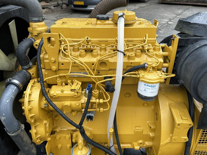 Olympian 60KVA Generator 3 Phase - Áramfejlesztő: 5 kép. Olympian 60KVA Generator 3 Phase - Áramfejlesztő: 5 kép.