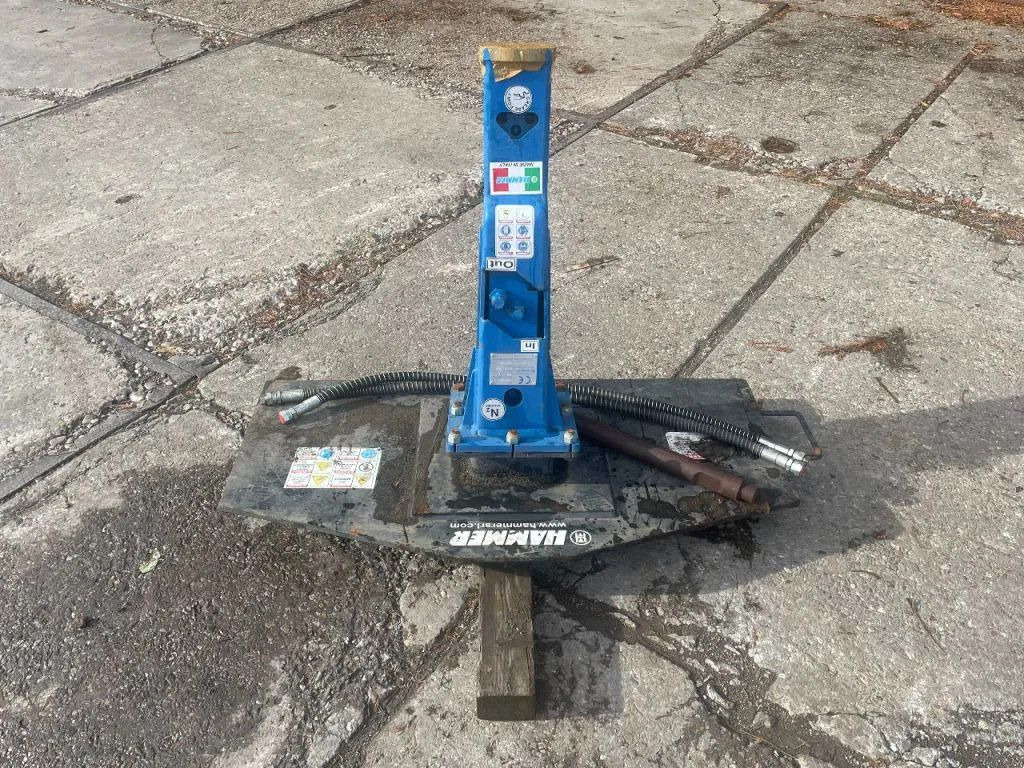 Overige Hammer HS100 Hydraulic Breaker Skid stee HAMMER Overige HS100 Hydraulic Breaker Skid stee - Hidraulikus törőfej - Építőipari gépek: 3 kép. Overige Hammer HS100 Hydraulic Breaker Skid stee HAMMER Overige HS100 Hydraulic Breaker Skid stee - Hidraulikus törőfej - Építőipari gépek: 3 kép.