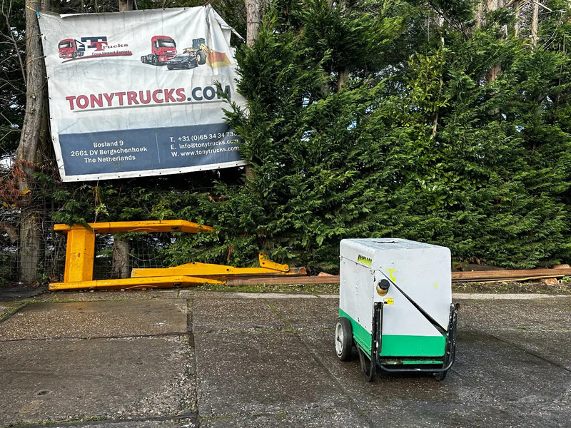 Pramac P6000S2 6KVA Generator - Áramfejlesztő: 1 kép. Pramac P6000S2 6KVA Generator - Áramfejlesztő: 1 kép.