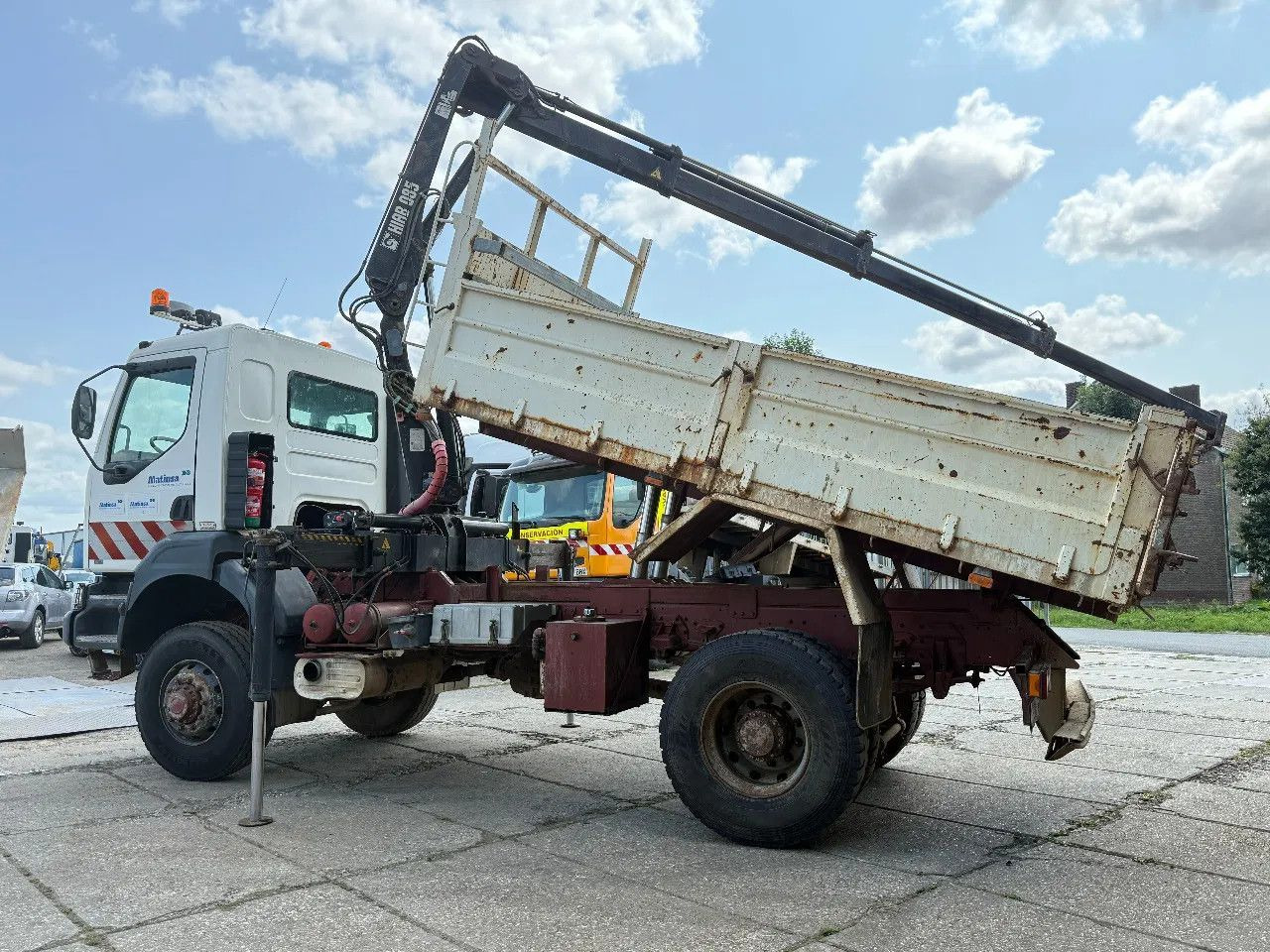 Renault Kerax 400 4X4 Tipper + Hiab 085 Spring/Spring EU - Billenőplatós teherautó, Darus autó: 3 kép. Renault Kerax 400 4X4 Tipper + Hiab 085 Spring/Spring EU - Billenőplatós teherautó, Darus autó: 3 kép.