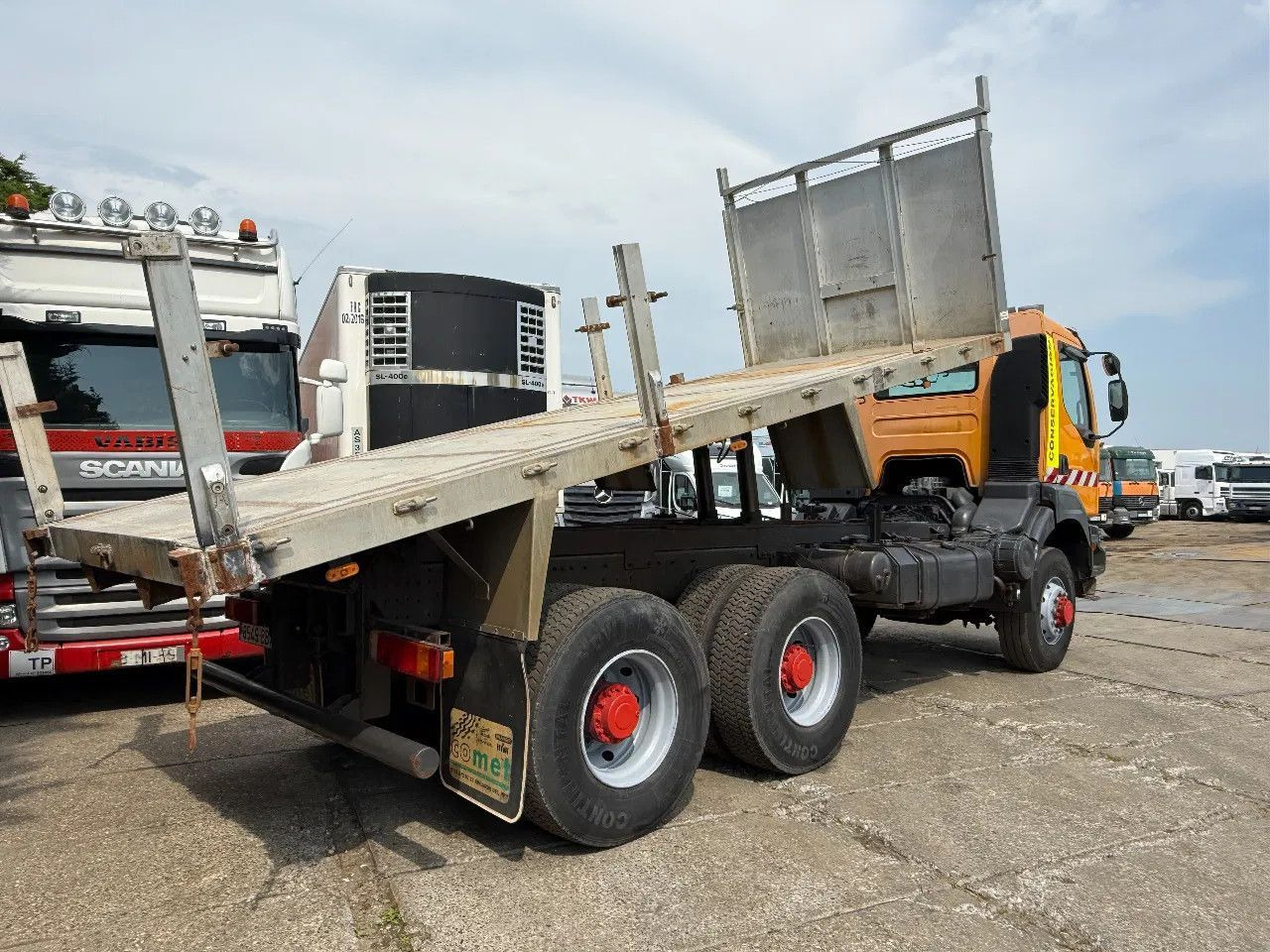 Renault Kerax 400 6X6 Tipper Spring/spring ZF Man Gear E - Billenőplatós teherautó: 4 kép. Renault Kerax 400 6X6 Tipper Spring/spring ZF Man Gear E - Billenőplatós teherautó: 4 kép.