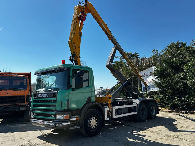 Scania P114-380 6X2 Ampirol + Heila 13000 5T Crane Manual Gear - Cserefelépítményes teherautó: 2 kép. Scania P114-380 6X2 Ampirol + Heila 13000 5T Crane Manual Gear - Cserefelépítményes teherautó: 2 kép.