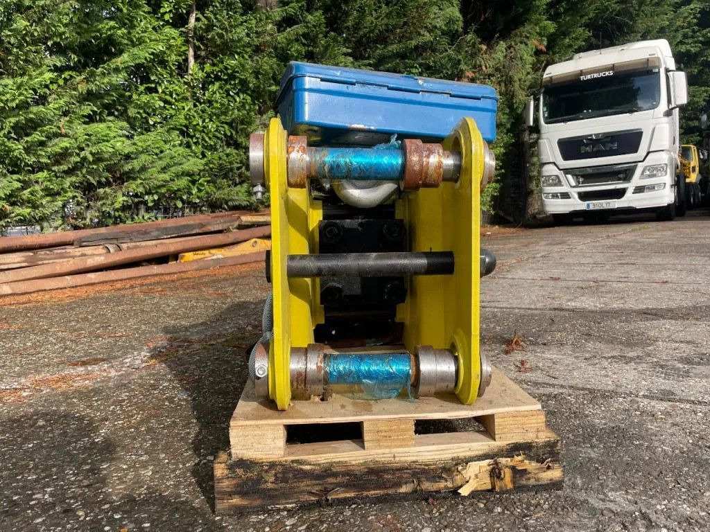 Soosan SB43 Hydraulic Breaker Soosan SB43 Hydraulic Breaker - Hidraulikus törőfej - Építőipari gépek: 5 kép. Soosan SB43 Hydraulic Breaker Soosan SB43 Hydraulic Breaker - Hidraulikus törőfej - Építőipari gépek: 5 kép.