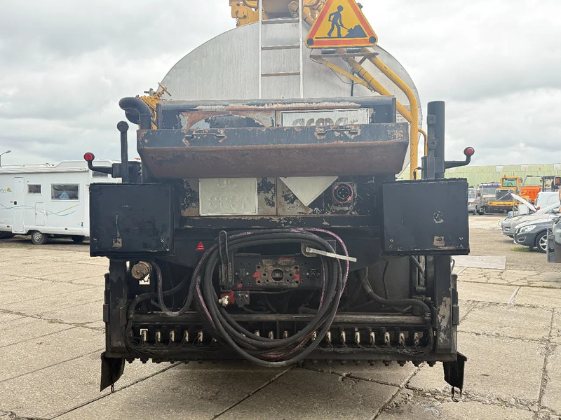 Renault G260 4X2 ACMAR Bitumen Sprayer 10.000L Spring/Spring Manual Gear - Teherautó: 4 kép. Renault G260 4X2 ACMAR Bitumen Sprayer 10.000L Spring/Spring Manual Gear - Teherautó: 4 kép.
