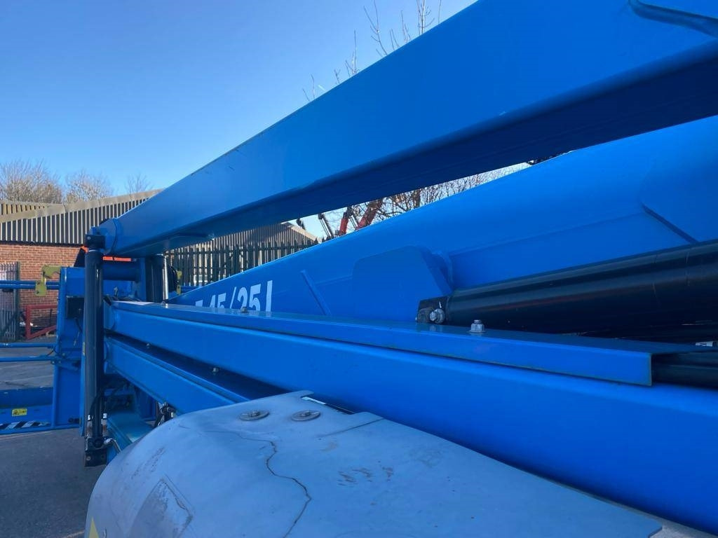 Személyemelő Genie Z 45/25 J BI: 29 kép. Személyemelő Genie Z 45/25 J BI: 29 kép.