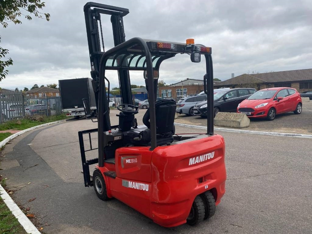 Manitou ME 316 - Elektromos targonca: 5 kép. Manitou ME 316 - Elektromos targonca: 5 kép.