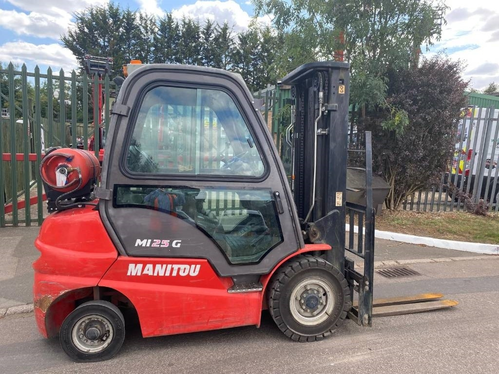 Manitou MI 25 G  - Gázüzemű targonca: 1 kép. Manitou MI 25 G  - Gázüzemű targonca: 1 kép.