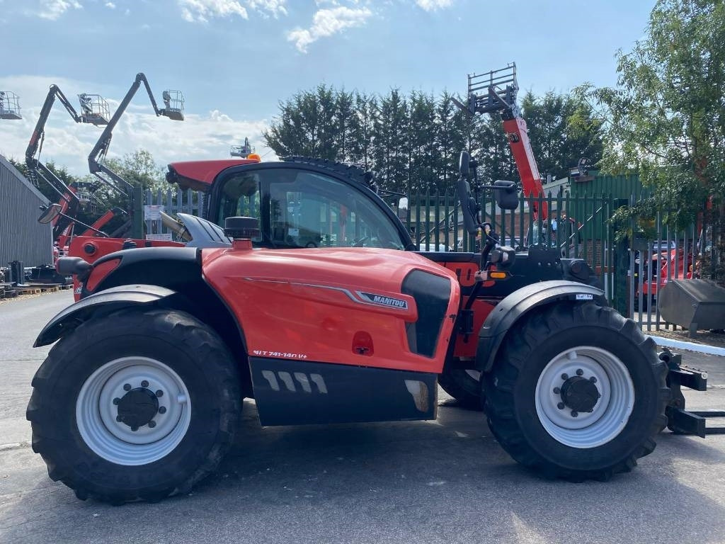 Manitou MLT 741 - Teleszkópos rakodó: 2 kép. Manitou MLT 741 - Teleszkópos rakodó: 2 kép.