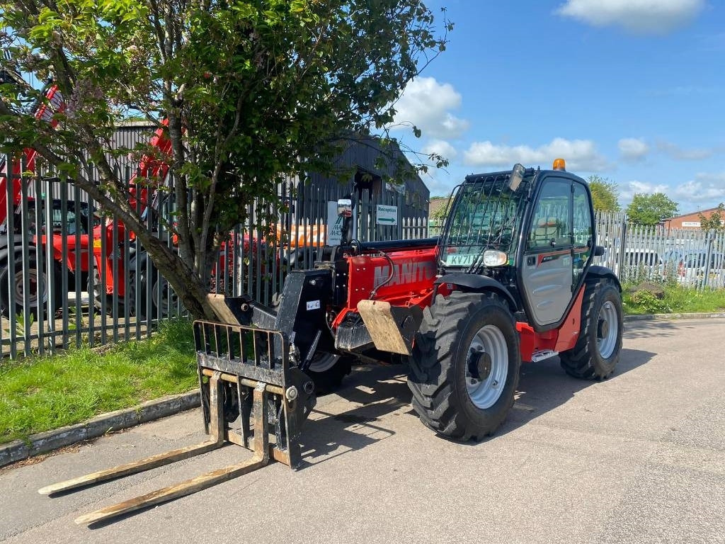Manitou MT 1033 - Teleszkópos rakodó: 5 kép. Manitou MT 1033 - Teleszkópos rakodó: 5 kép.