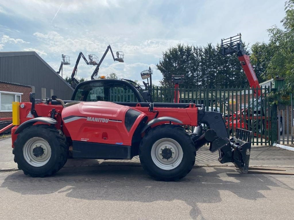 Manitou MT 1335 - Teleszkópos rakodó: 3 kép. Manitou MT 1335 - Teleszkópos rakodó: 3 kép.
