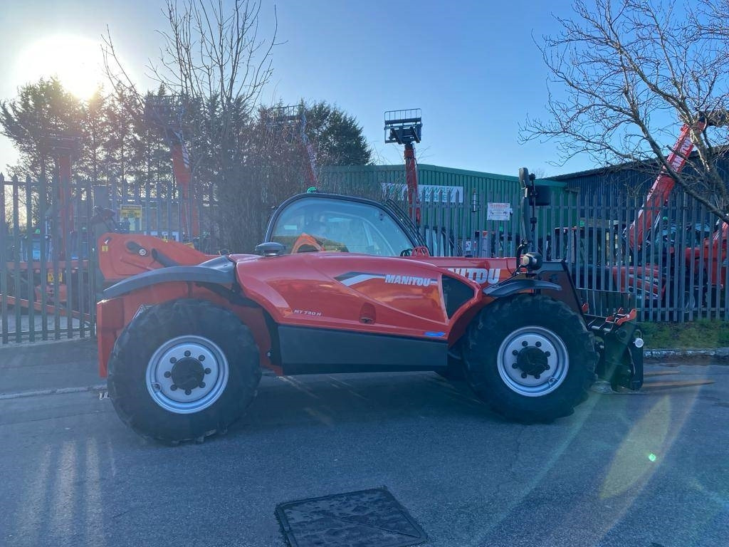 Manitou MT730H - Teleszkópos rakodó: 2 kép. Manitou MT730H - Teleszkópos rakodó: 2 kép.