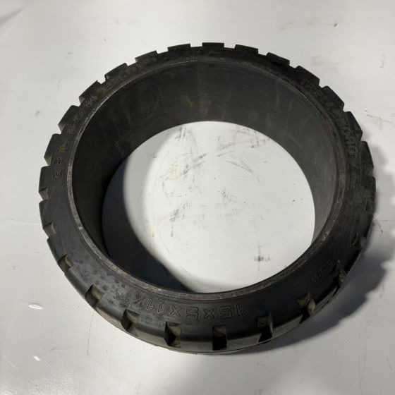 2X trelleborg 15x5x11 1/4 tyres - Kormányzás - Anyagmozgató gép: 1 kép. 2X trelleborg 15x5x11 1/4 tyres - Kormányzás - Anyagmozgató gép: 1 kép.
