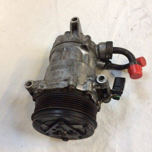 A/C Compressor with electro-magnetic coupling - Klímakompresszor - Anyagmozgató gép: 1 kép. A/C Compressor with electro-magnetic coupling - Klímakompresszor - Anyagmozgató gép: 1 kép.
