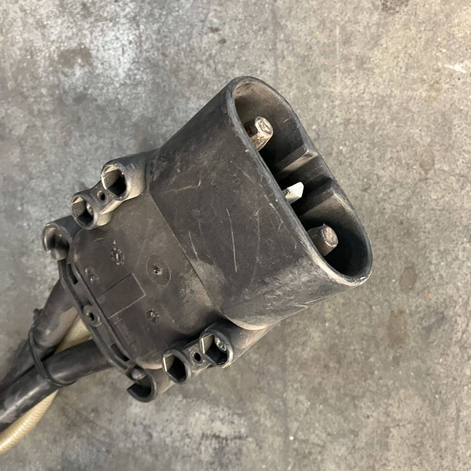 Still 24V/200A - Alkatrész - Anyagmozgató gép: 4 kép. Still 24V/200A - Alkatrész - Anyagmozgató gép: 4 kép.