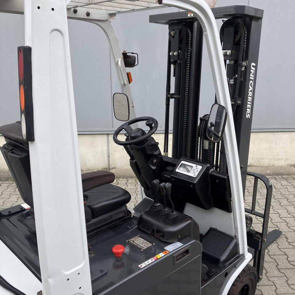 Atlet ET15 (A1N1L15Q) - Elektromos targonca: 3 kép. Atlet ET15 (A1N1L15Q) - Elektromos targonca: 3 kép.