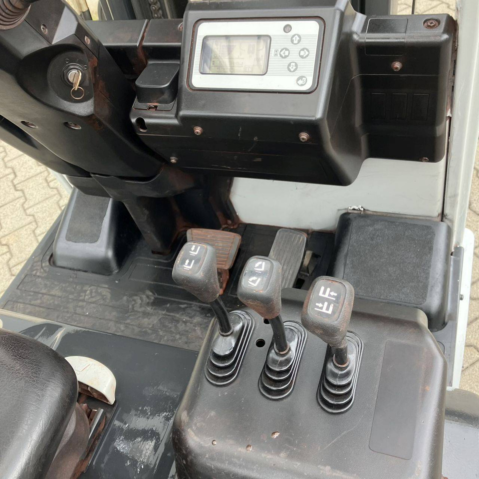 Atlet ET15 (A1N1L15Q) - Elektromos targonca: 5 kép. Atlet ET15 (A1N1L15Q) - Elektromos targonca: 5 kép.