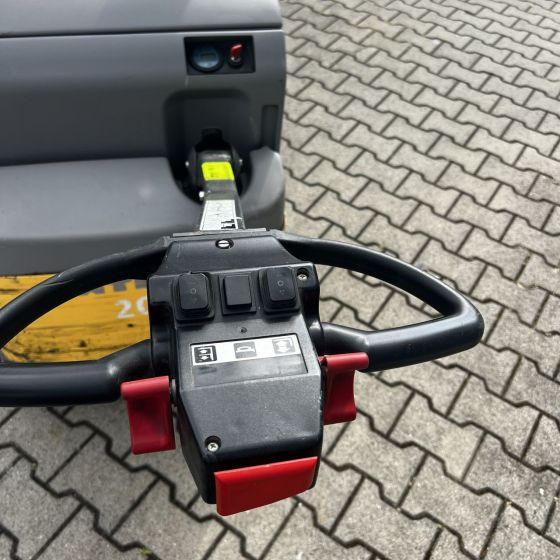 Atlet PSD125/160 - Emelőtargoncá: 3 kép. Atlet PSD125/160 - Emelőtargoncá: 3 kép.