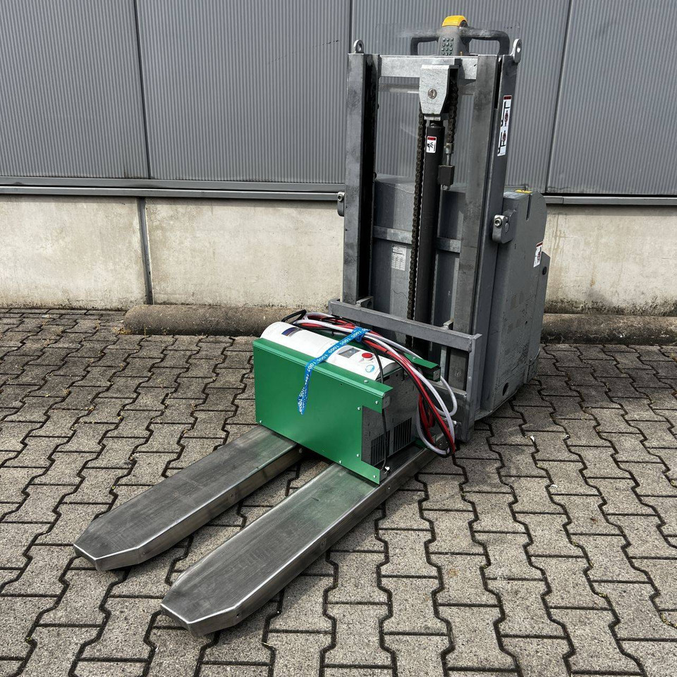 Atlet PSL125 Galvano - Emelőtargoncá: 2 kép. Atlet PSL125 Galvano - Emelőtargoncá: 2 kép.