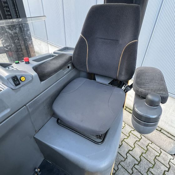 Atlet UFS200DTFVRF850 - Négyutas tolóoszlopos targoncá: 2 kép. Atlet UFS200DTFVRF850 - Négyutas tolóoszlopos targoncá: 2 kép.