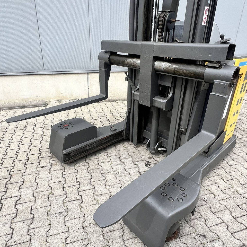 Atlet UFS250DTFVRE480 - Négyutas tolóoszlopos targoncá: 4 kép. Atlet UFS250DTFVRE480 - Négyutas tolóoszlopos targoncá: 4 kép.