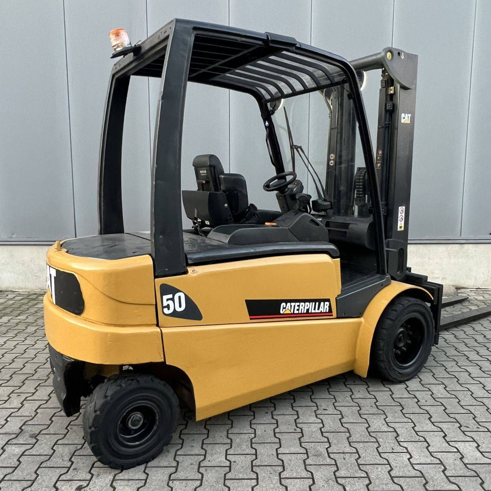 Caterpillar EP50 - Elektromos targonca: 5 kép. Caterpillar EP50 - Elektromos targonca: 5 kép.