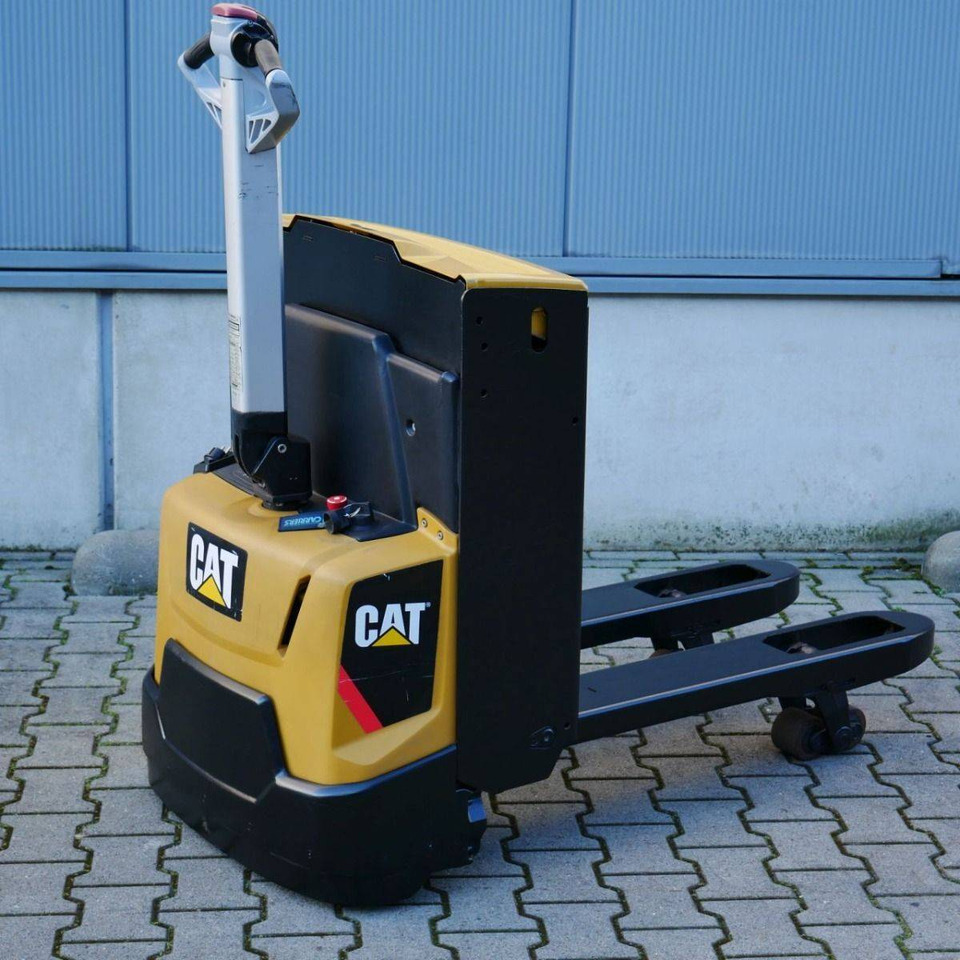 Caterpillar NPP16N2 - Kézi raklapemelő: 2 kép. Caterpillar NPP16N2 - Kézi raklapemelő: 2 kép.