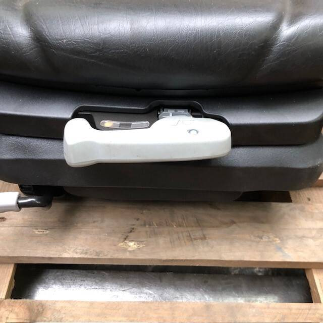 Grammer MSG 65/721 - Ülés - Anyagmozgató gép: 3 kép. Grammer MSG 65/721 - Ülés - Anyagmozgató gép: 3 kép.