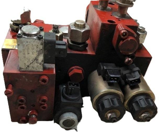 Hydraulic control valve - Hidraulikus szelep - Anyagmozgató gép: 3 kép. Hydraulic control valve - Hidraulikus szelep - Anyagmozgató gép: 3 kép.
