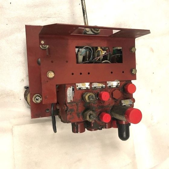 Hydraulic control valve for Linde - Hidraulikus szelep - Anyagmozgató gép: 2 kép. Hydraulic control valve for Linde - Hidraulikus szelep - Anyagmozgató gép: 2 kép.