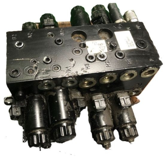Hydraulic control valve for Toyota/BT - Hidraulikus szelep - Anyagmozgató gép: 2 kép. Hydraulic control valve for Toyota/BT - Hidraulikus szelep - Anyagmozgató gép: 2 kép.