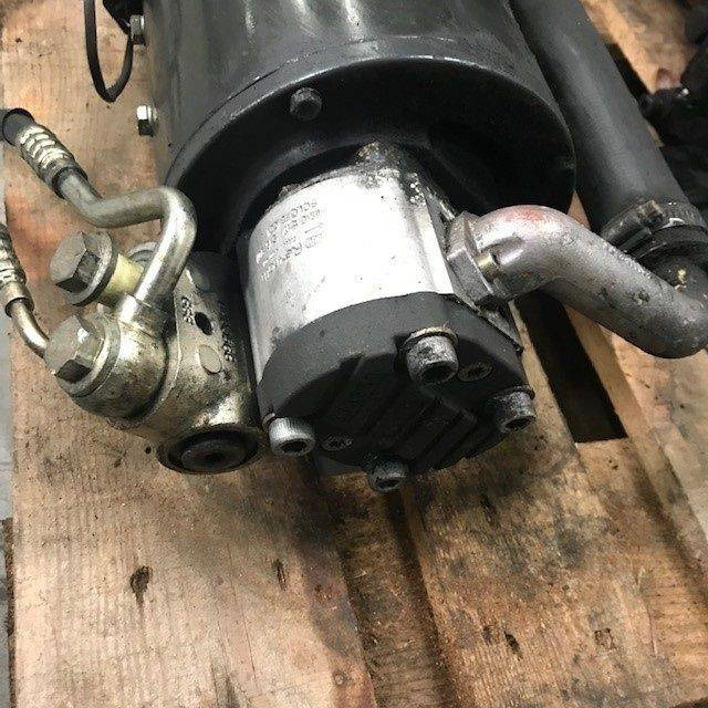 Hydraulic motor for Linde series 335-02 - Hidraulikus motor - Anyagmozgató gép: 4 kép. Hydraulic motor for Linde series 335-02 - Hidraulikus motor - Anyagmozgató gép: 4 kép.
