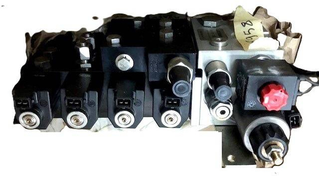 Hydraulivc control valve for Atlet - Hidraulikus szelep - Anyagmozgató gép: 3 kép. Hydraulivc control valve for Atlet - Hidraulikus szelep - Anyagmozgató gép: 3 kép.