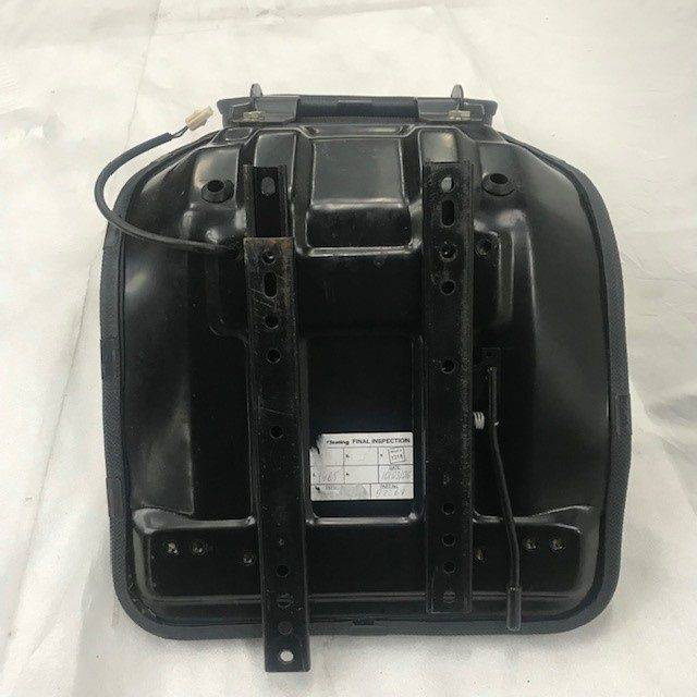 KAB Kuip P1 PVC seat - Ülés - Anyagmozgató gép: 4 kép. KAB Kuip P1 PVC seat - Ülés - Anyagmozgató gép: 4 kép.