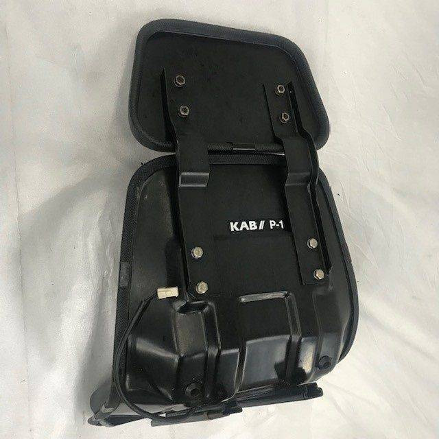 KAB Kuip P1 PVC seat - Ülés - Anyagmozgató gép: 3 kép. KAB Kuip P1 PVC seat - Ülés - Anyagmozgató gép: 3 kép.